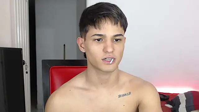 Snapshot of Alex_mojica chatting on 11-09-25, 05:17 Alex mojica online show from 11-09-25, 05:17