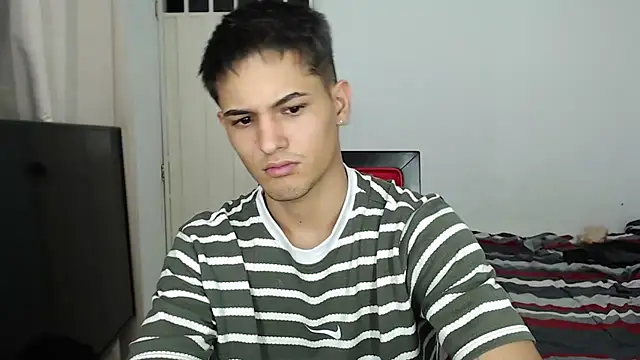 Snapshot of Alex_mojica chatting on 11-22-25, 06:56 Alex mojica online show from 11-22-25, 06:56