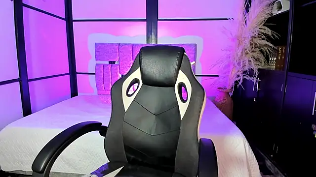 NahomiRichards  online show from 08-01-26, 04:45