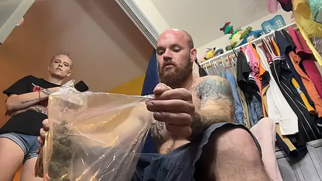 bearcub300 online show from 11-14-25, 05:39