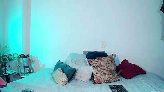 Theevae online show from 03-26-26, 05:40