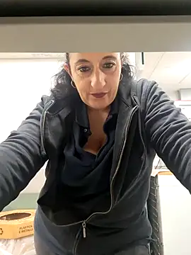 Snapshot of monella821 chatting on 11-25-25, 04:29 monella821 online show from 11-25-25, 04:29