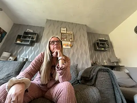 Anastasia-BlondeXX online show from 03-11-26, 09:15