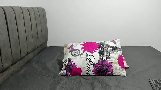 Snapshot of CristinaPiccone chatting on 02-09-26, 02:59 CristinaPiccone online show from 02-09-26, 02:59