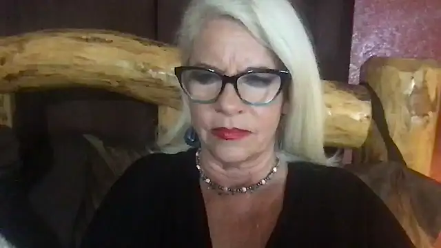 Snapshot of SubMissOlivia chatting on 11-08-25, 02:12 SubMissOlivia online show from 11-08-25, 02:12