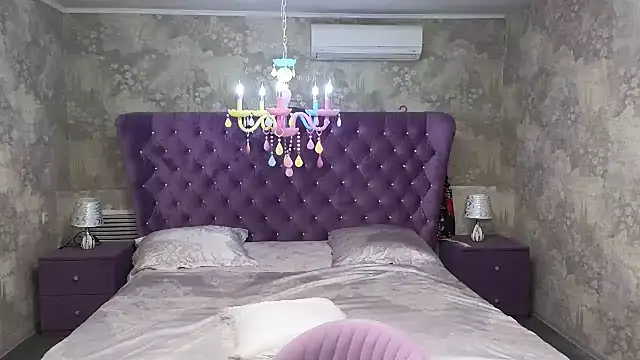 Eloisa Eliot online show from 10-13-25, 03:01