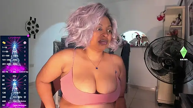 Snapshot of LiloTorontoo chatting on 12-19-25, 06:48 LiloTorontoo online show from 12-19-25, 06:48