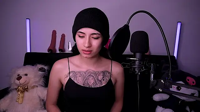Snapshot of Alynn_Bri_ chatting on 03-19-26, 01:53 Alynn Bri online show from 03-19-26, 01:53