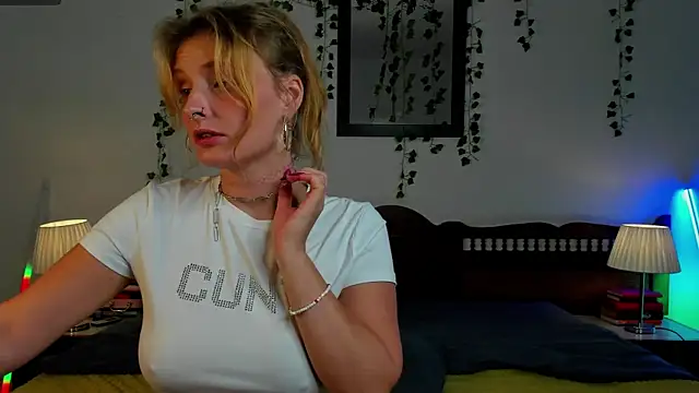 Ariana Spring online show from 09-10-25, 02:17