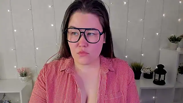 Tara Torres online show from 11-11-25, 04:01