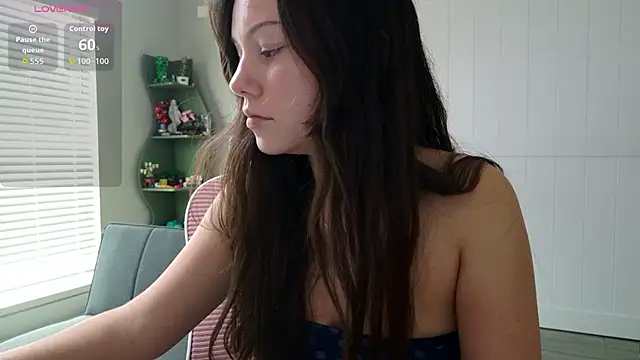 Snapshot of lilbbyily chatting on 06-30-26, 06:09 lilbbyily online show from 06-30-26, 06:09