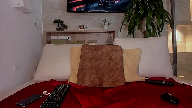 Snapshot of EllyMiller chatting on 11-22-25, 03:16 EllyMiller online show from 11-22-25, 03:16