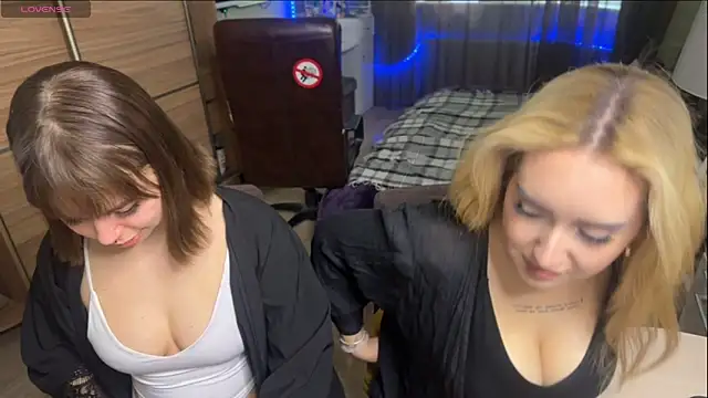 Snapshot of xxx_sandra_ chatting on 06-12-26, 12:59 xxx sandra online show from 06-12-26, 12:59