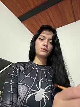 Snapshot of LiaCollings chatting on 05-18-26, 11:05 LiaCollings online show from 05-18-26, 11:05