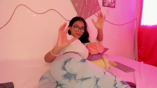 Snapshot of Valy_hot chatting on 09-17-25, 02:30 Valy hot online show from 09-17-25, 02:30