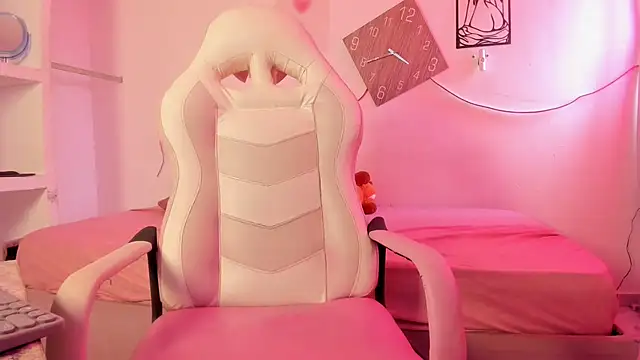 Snapshot of Valy_hot chatting on 10-03-25, 02:58 Valy hot online show from 10-03-25, 02:58