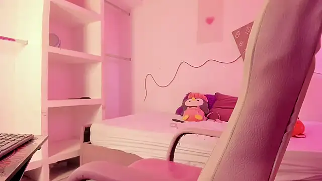 Snapshot of Valy_hot chatting on 10-17-25, 04:31 Valy hot online show from 10-17-25, 04:31