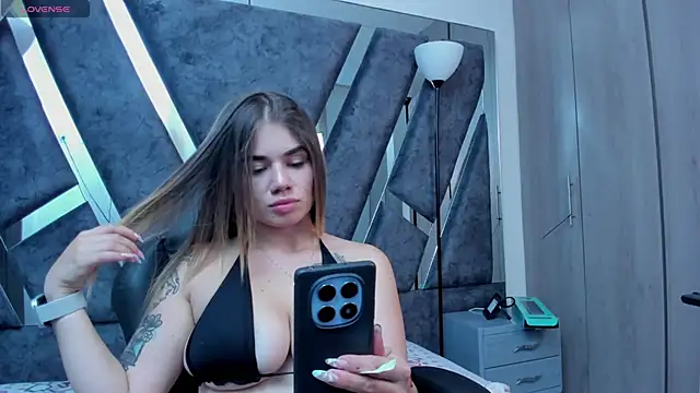 Snapshot of SweetMichel_ chatting on 02-27-26, 01:22 SweetMichel online show from 02-27-26, 01:22