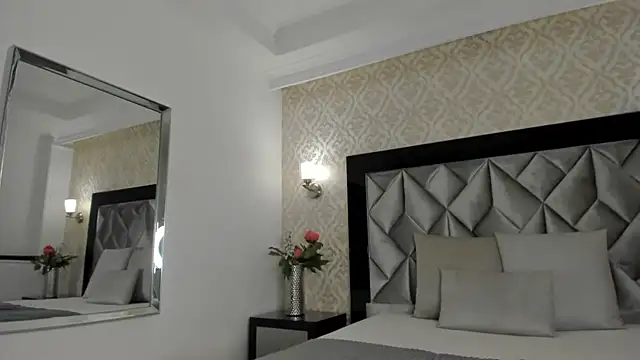 Snapshot of Layla_Mackenzie chatting on 09-19-25, 02:57 Layla Mackenzie online show from 09-19-25, 02:57