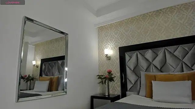 Snapshot of Layla_Mackenzie chatting on 10-15-25, 11:27 Layla Mackenzie online show from 10-15-25, 11:27