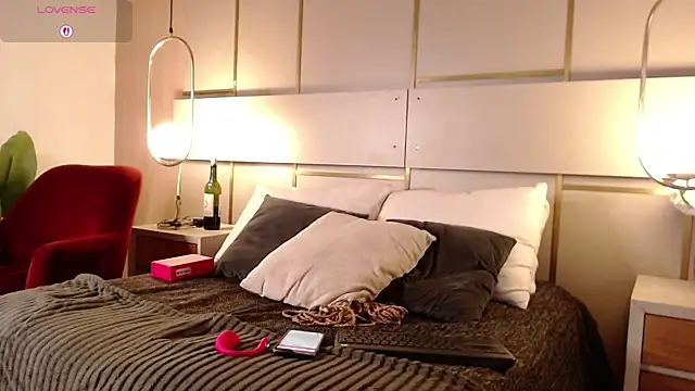 Snapshot of Lina_Montclair chatting on 11-06-25, 07:15 Lina Montclair online show from 11-06-25, 07:15