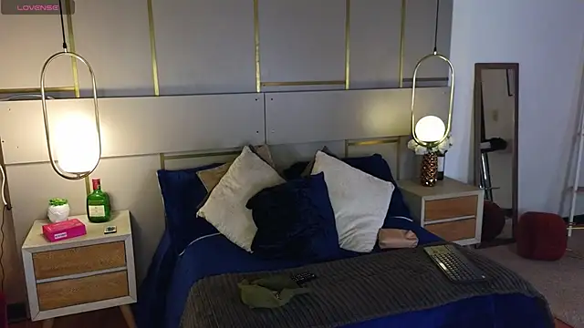 Lina Montclair online show from 04-22-26, 07:04