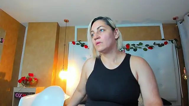 Snapshot of Heidy_milf chatting on 03-11-26, 07:53 Heidy milf online show from 03-11-26, 07:53