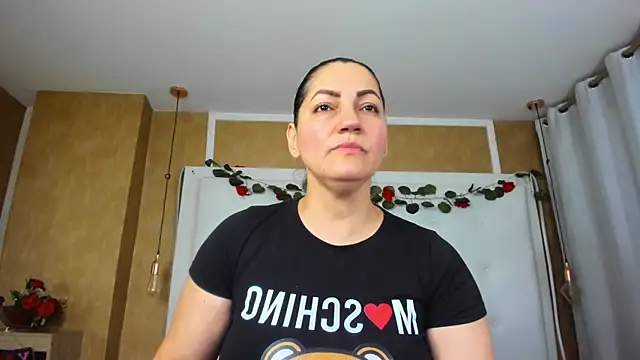 Snapshot of Heidy_milf chatting on 05-12-26, 07:44 Heidy milf online show from 05-12-26, 07:44