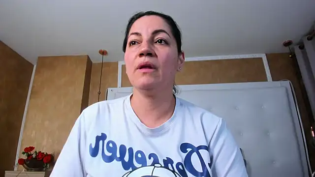 Snapshot of Heidy_milf chatting on 06-14-26, 02:24 Heidy milf online show from 06-14-26, 02:24