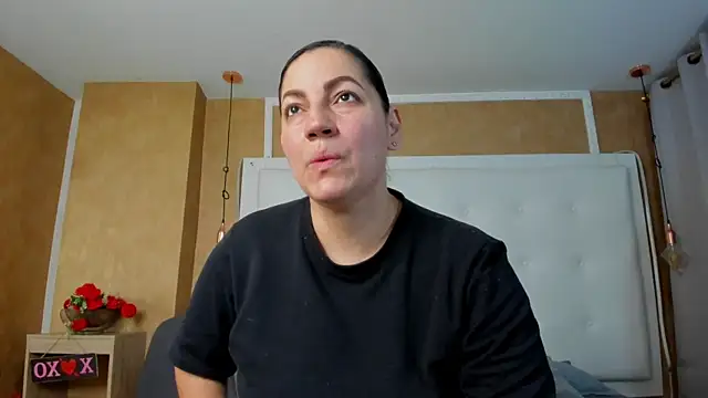 Snapshot of Heidy_milf chatting on 06-19-26, 08:56 Heidy milf online show from 06-19-26, 08:56