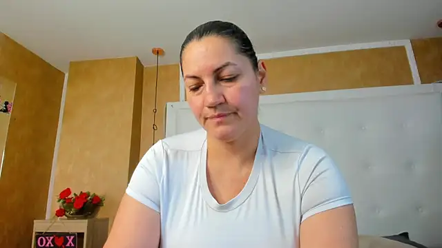 Snapshot of Heidy_milf chatting on 07-10-26, 08:33 Heidy milf online show from 07-10-26, 08:33