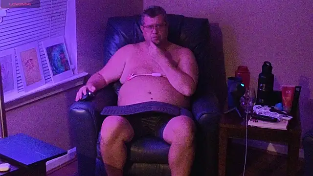 Snapshot of Single_White_Male chatting on 10-02-25, 01:34 Single White Male online show from 10-02-25, 01:34