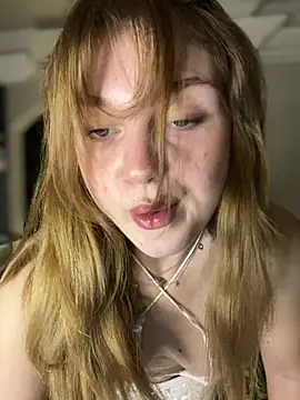 Snapshot of Emaline_Fane chatting on 06-14-26, 06:21 Emaline Fane online show from 06-14-26, 06:21