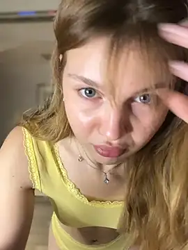 Snapshot of Emaline_Fane chatting on 06-20-26, 06:54 Emaline Fane online show from 06-20-26, 06:54