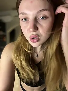 Snapshot of Emaline_Fane chatting on 07-08-26, 06:23 Emaline Fane online show from 07-08-26, 06:23