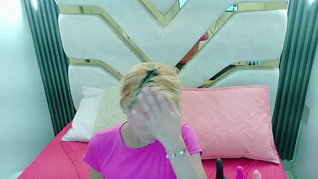 Snapshot of charlotte_phaeton chatting on 02-18-26, 10:28 charlotte phaeton online show from 02-18-26, 10:28