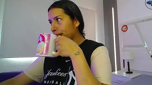 Snapshot of Mia_garcia28 chatting on 12-16-25, 03:39 Mia garcia28 online show from 12-16-25, 03:39