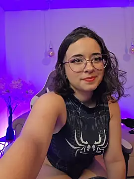 Snapshot of Mia_wee chatting on 02-19-26, 07:21 Mia wee online show from 02-19-26, 07:21