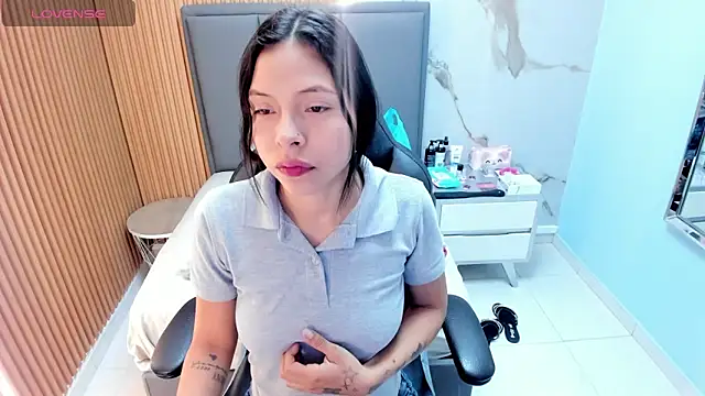 Snapshot of Isisleroy1 chatting on 10-17-25, 02:37 Isisleroy1 online show from 10-17-25, 02:37