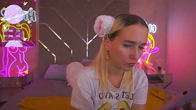 LilElfie online show from 10-04-25, 12:47