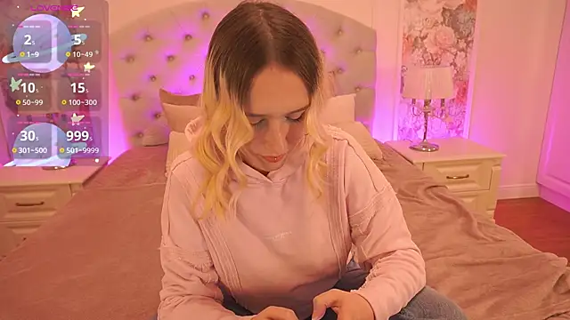 Snapshot of LilElfie chatting on 12-16-25, 10:48 LilElfie online show from 12-16-25, 10:48