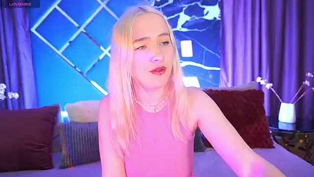 Snapshot of LilElfie chatting on 02-11-26, 12:04 LilElfie online show from 02-11-26, 12:04