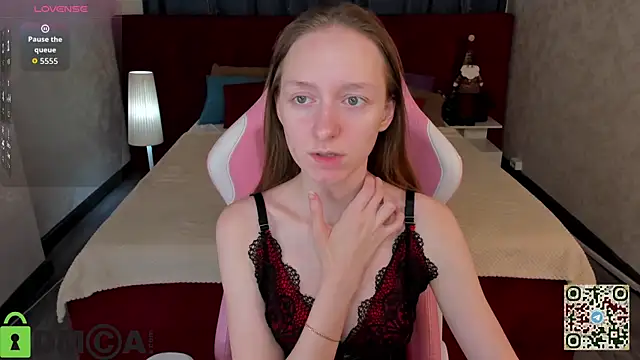 Snapshot of Mia_E1fie chatting on 12-18-25, 11:22 Mia E1fie online show from 12-18-25, 11:22