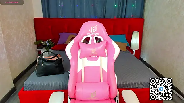 Snapshot of Mia_E1fie chatting on 02-08-26, 01:09 Mia E1fie online show from 02-08-26, 01:09