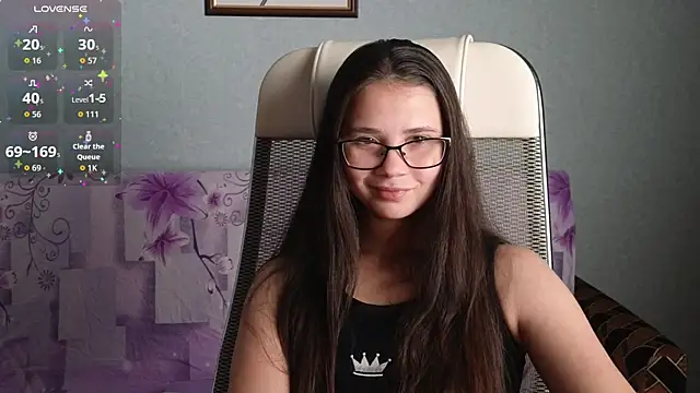 LuciaSenual online show from 10-17-25, 03:47