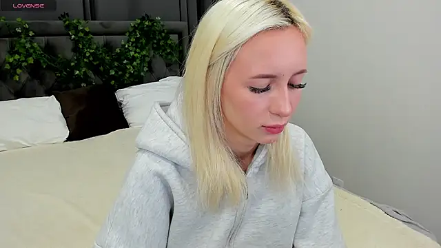 cute luucy online show from 11-19-25, 02:44