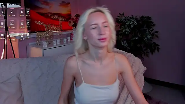 Snapshot of cute_luucy chatting on 02-05-26, 04:06 cute luucy online show from 02-05-26, 04:06