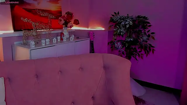 Snapshot of cute_luucy chatting on 02-06-26, 03:55 cute luucy online show from 02-06-26, 03:55