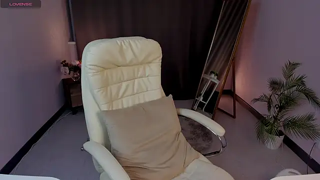 Snapshot of cute_luucy chatting on 03-03-26, 03:23 cute luucy online show from 03-03-26, 03:23