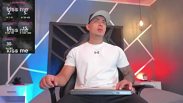 marco garciia  online show from 11-23-25, 03:34